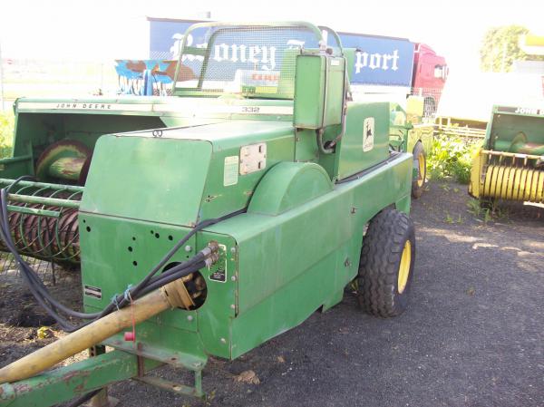 Пресс-подборщик John Deere 332