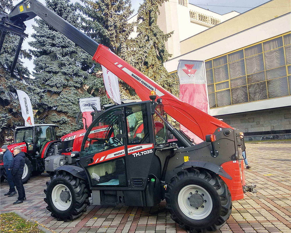 ВФК поздравила аграриев Волыни и продемонстрировала технику Massey Ferguson  – Cтатьи Волынская фондовая компания ЧАО