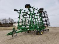 Предпосевной культиватор John Deere 2210